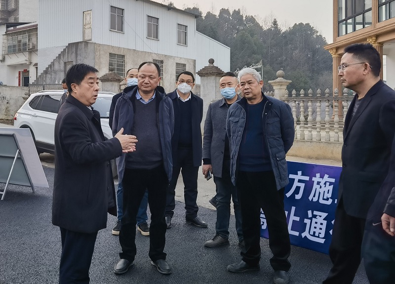 文春方、周鴻一行調(diào)研市政公司承建的“四好農(nóng)村路”項(xiàng)目